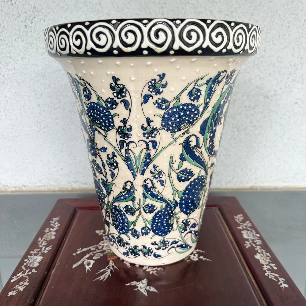 Blue & White ❤️ Green Floral Handpainted Vase ❤️ Nakkas Pottery